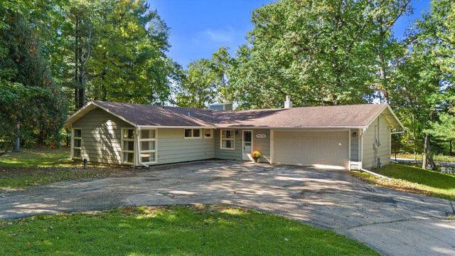 W271S3599 Oak Knoll DRIVE, Waukesha, WI 53189