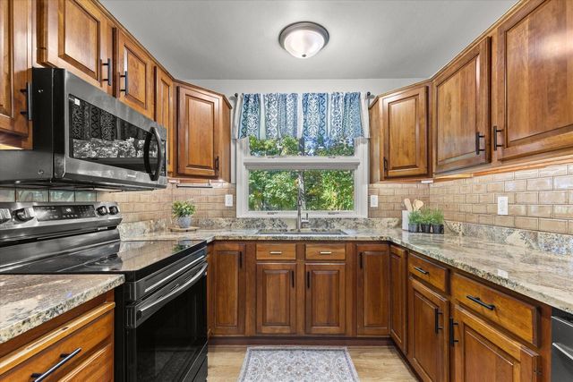 W271S3599 Oak Knoll DRIVE, Waukesha, WI 53189