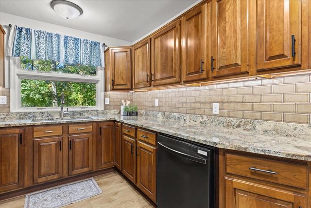 W271S3599 Oak Knoll DRIVE, Waukesha, WI 53189