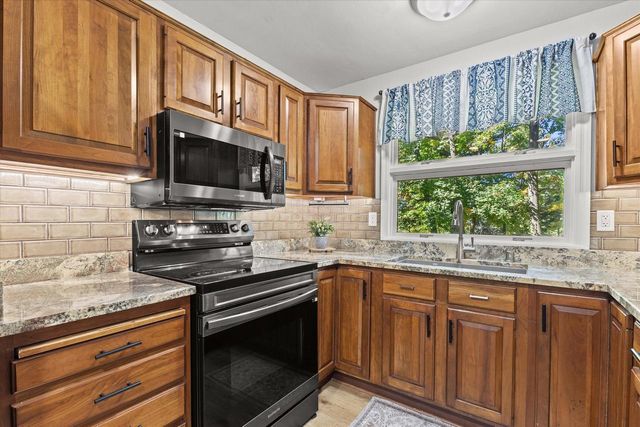 W271S3599 Oak Knoll DRIVE, Waukesha, WI 53189