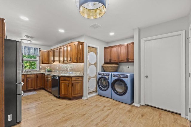 W271S3599 Oak Knoll DRIVE, Waukesha, WI 53189