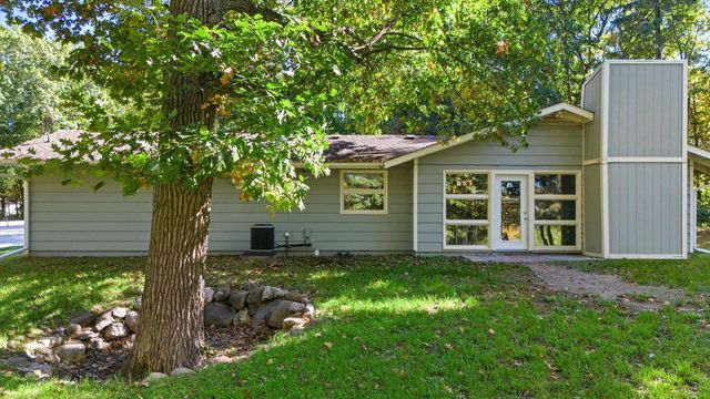 W271S3599 Oak Knoll DRIVE, Waukesha, WI 53189