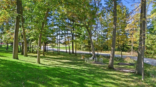 W271S3599 Oak Knoll DRIVE, Waukesha, WI 53189