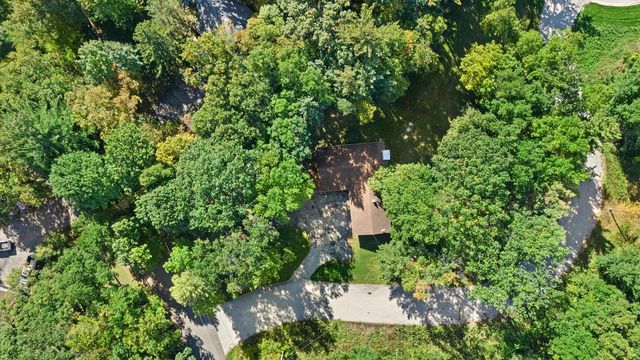 W271S3599 Oak Knoll DRIVE, Waukesha, WI 53189