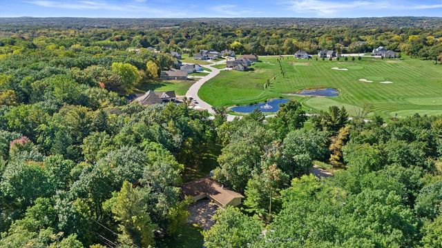 W271S3599 Oak Knoll DRIVE, Waukesha, WI 53189