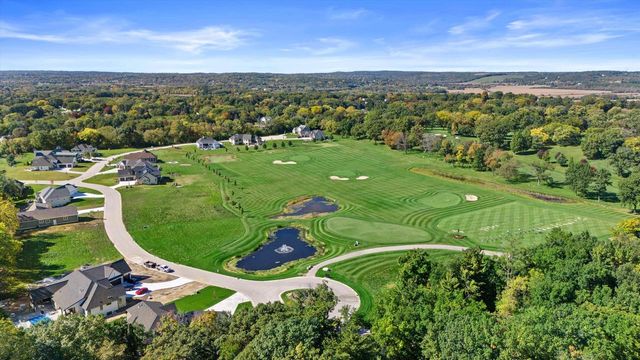 W271S3599 Oak Knoll DRIVE, Waukesha, WI 53189