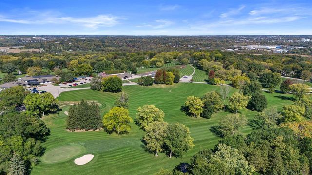 W271S3599 Oak Knoll DRIVE, Waukesha, WI 53189
