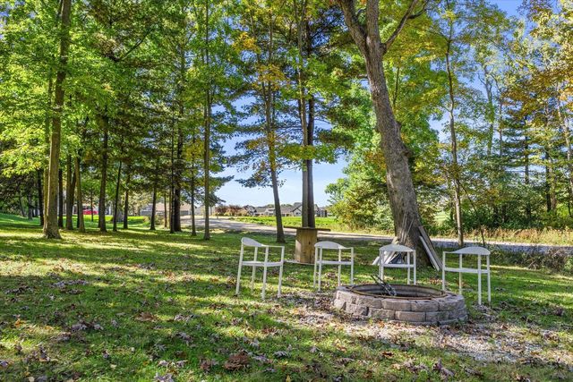 W271S3599 Oak Knoll DRIVE, Waukesha, WI 53189