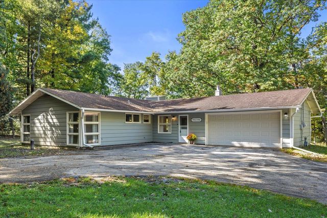 W271S3599 Oak Knoll DRIVE, Waukesha, WI 53189