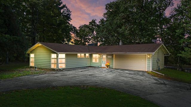 W271S3599 Oak Knoll DRIVE, Waukesha, WI 53189