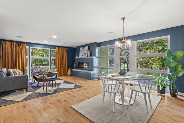 W271S3599 Oak Knoll DRIVE, Waukesha, WI 53189