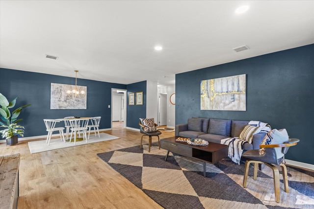W271S3599 Oak Knoll DRIVE, Waukesha, WI 53189