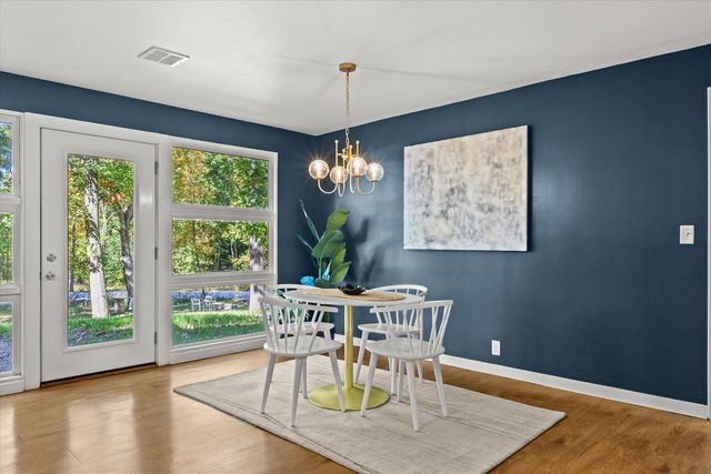 W271S3599 Oak Knoll DRIVE, Waukesha, WI 53189
