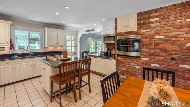 11 Old Woods Road, Brookfield, CT 06804