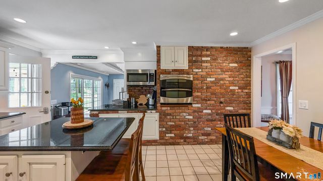 11 Old Woods Road, Brookfield, CT 06804