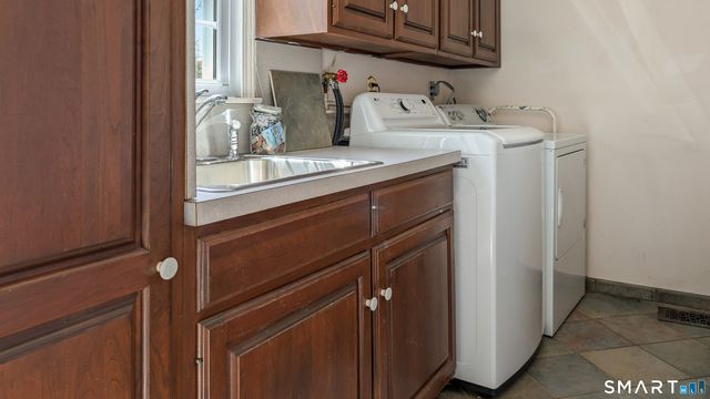 11 Old Woods Road, Brookfield, CT 06804