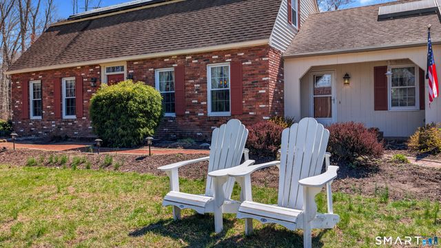 11 Old Woods Road, Brookfield, CT 06804