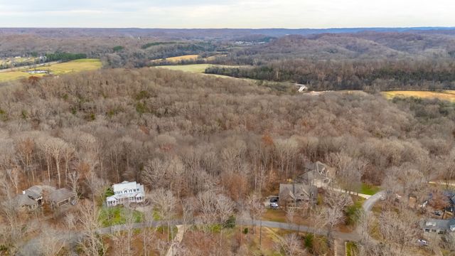 1028 Champion Hills Dr, Kingston Springs, TN 37082