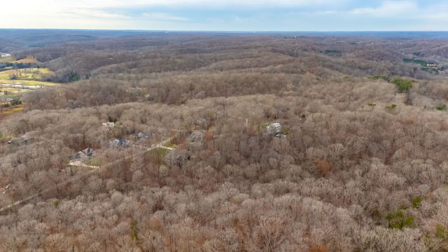 1028 Champion Hills Dr, Kingston Springs, TN 37082