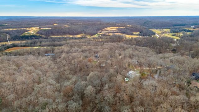 1028 Champion Hills Dr, Kingston Springs, TN 37082