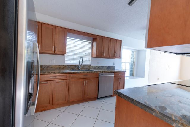 6113 GREENSPOINTE Drive 10, Boynton Beach, FL 33437