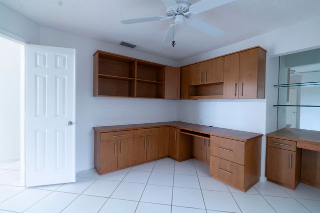 6113 GREENSPOINTE Drive 10, Boynton Beach, FL 33437