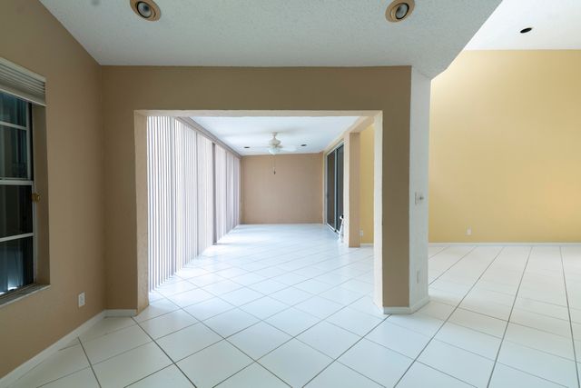 6113 GREENSPOINTE Drive 10, Boynton Beach, FL 33437