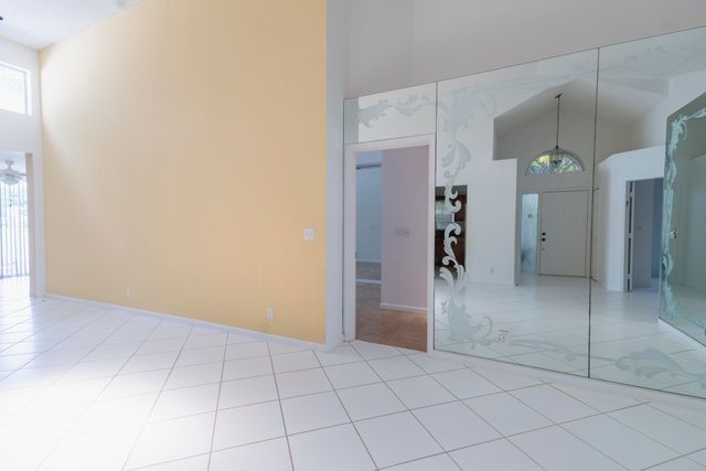 6113 GREENSPOINTE Drive 10, Boynton Beach, FL 33437
