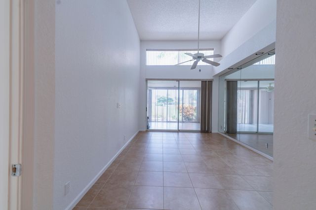 6113 GREENSPOINTE Drive 10, Boynton Beach, FL 33437