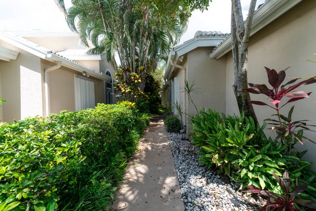 6113 GREENSPOINTE Drive 10, Boynton Beach, FL 33437