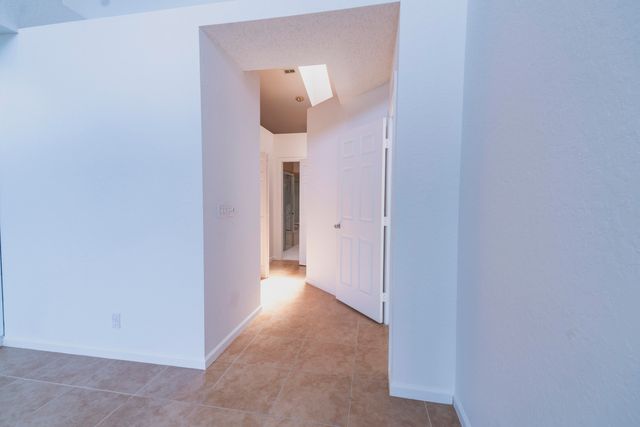 6113 GREENSPOINTE Drive 10, Boynton Beach, FL 33437