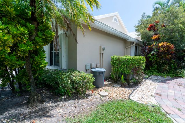 6113 GREENSPOINTE Drive 10, Boynton Beach, FL 33437