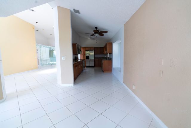 6113 GREENSPOINTE Drive 10, Boynton Beach, FL 33437