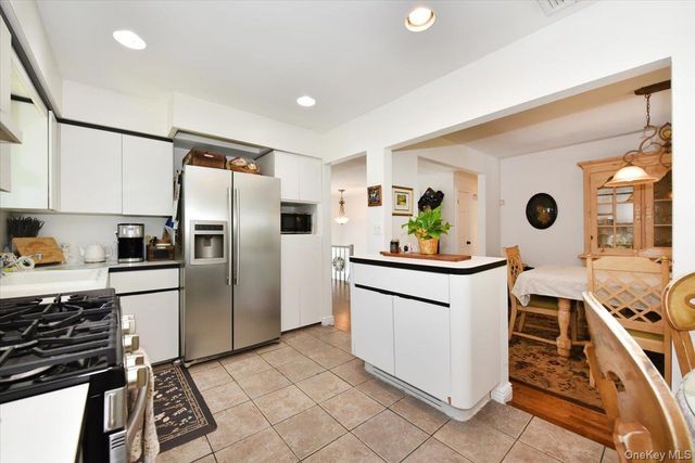44 Peppermint Road, Commack, NY 11725