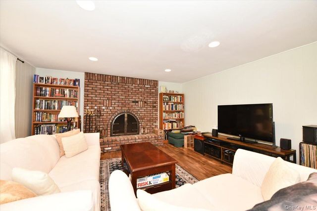 44 Peppermint Road, Commack, NY 11725