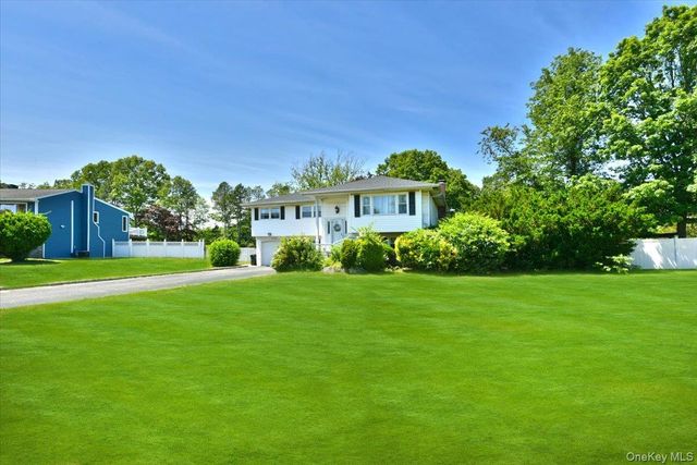 44 Peppermint Road, Commack, NY 11725