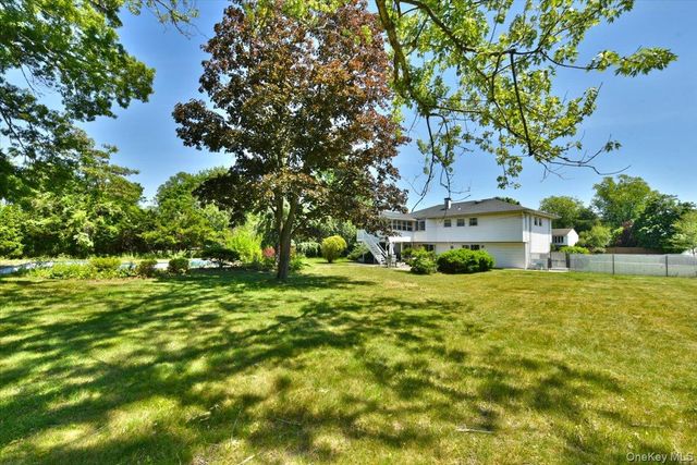 44 Peppermint Road, Commack, NY 11725