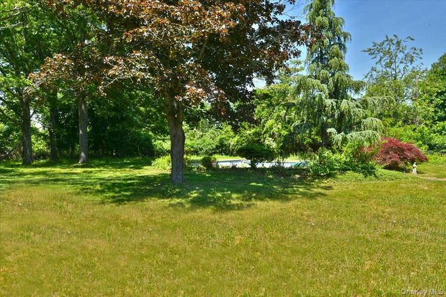 44 Peppermint Road, Commack, NY 11725