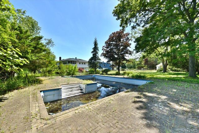 44 Peppermint Road, Commack, NY 11725