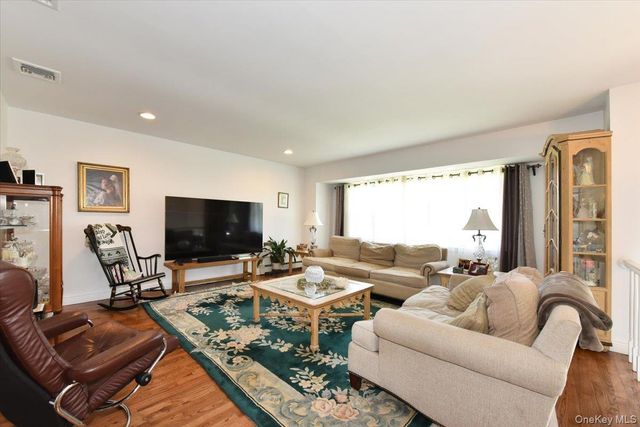 44 Peppermint Road, Commack, NY 11725