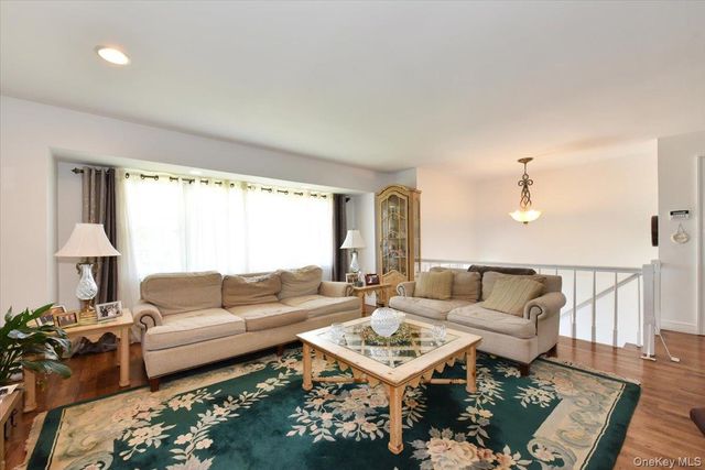 44 Peppermint Road, Commack, NY 11725