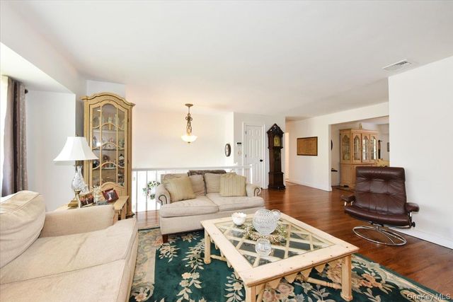 44 Peppermint Road, Commack, NY 11725