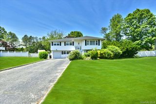 44 Peppermint Road, Commack, NY 11725