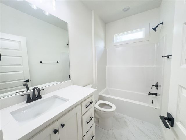 25 Roxburgh Drive, Bella Vista, AR 72715