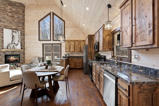 1264 Sunrock Mountain Road, Blue Ridge, GA 30513