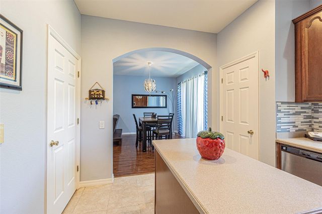 1031 PASEO DEL RIO NE, St Petersburg, FL 33702