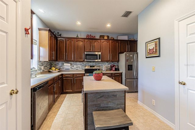 1031 PASEO DEL RIO NE, St Petersburg, FL 33702