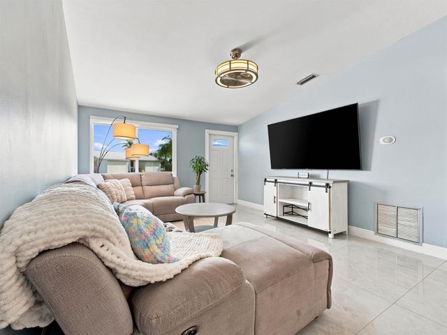 5396 Benjamin Avenue, Boynton Beach, FL 33472