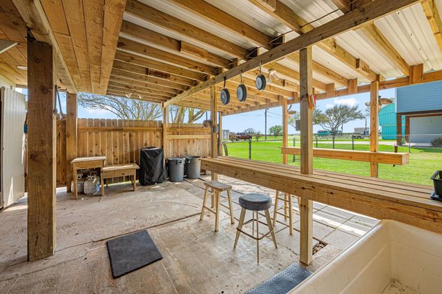 1145 County Road 291, Bay City, TX 77414