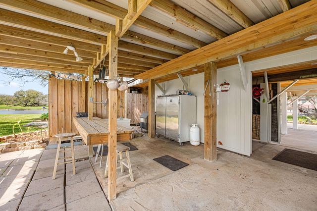 1145 County Road 291, Bay City, TX 77414